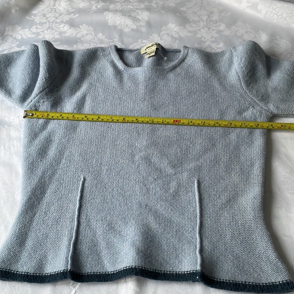 Eddie Bauer 100% lambs wool knit sweater baby blue and darker blue trim Sz M - Picture 5 of 6